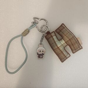 AUTHENTIC Pop Mart Pin For Love BrownPlaid Initial 'H' Keychain with Heart Clip